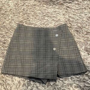 Black and white gingham skort
